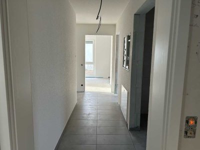 Exklusive, neuwertige 2,5-Zimmer-Wohnung mit Terrasse und eigene Garten + Einbauküche in Böblingen