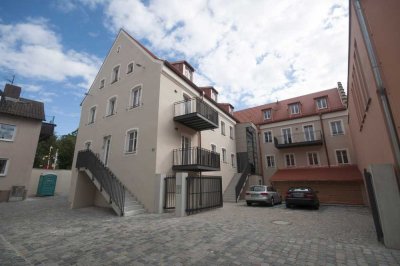 Außergewöhnliche 2-Zimmer-DG-Wohnung in aufwändig saniertem Denkmal in Kelheim