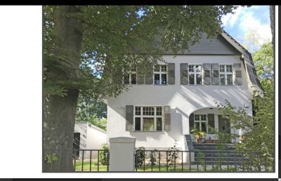 Restaurierte Altbau-Villa in Zehlendorf mit 8 Zimmern für 2-3 Jahre zu vermieten