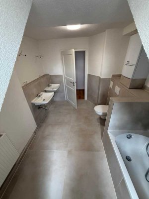 Frisch renovierte 6-Zimmer-Wohnung in Kassel Kirchditmold - ideal auch als WG-Gründung!