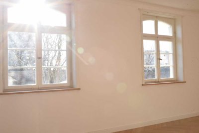 Stilvolle 2-Zimmer-Altbau-Erdgeschosswohnung mit EBK und Garagenstellplatz in Ditzingen-Heimerdingen