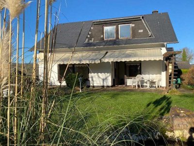 Gepflegtes Haus mit schönem Garten und EBK in Mülheim