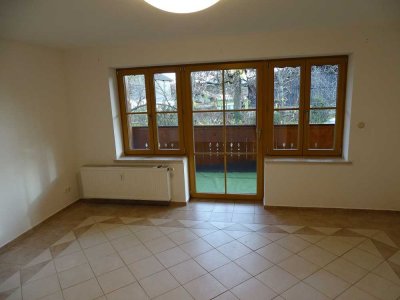 Helle 3 Zimmer Wohnung mit großen Balkon, Bad, Küche, Kfz-Stellplatz, Abstellraum EG