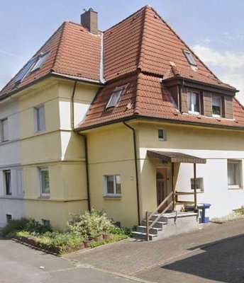 Freundliche 2-Zimmer-Altbau-Wohnung mit Balkon und EBK