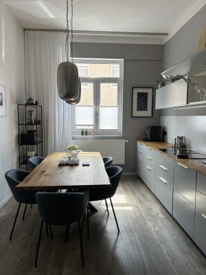 NACHMIETER GESUCHT: Anspruchsvolle 3 Zimmer Wohnung, komplett möbliert, Home Office und Terrasse