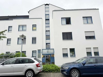 gepflegte 2 Zimmer Wohnung mit Balkon und Tiefgaragenstellplatz