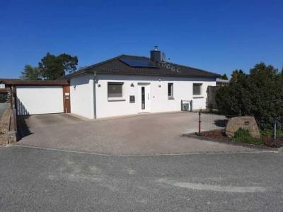 Wohlfühlen am Bernsteinsee – Bungalow mit Stil und Technik