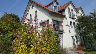 Helle, geräumige Doppelhaushälfte mit fünf Zimmern in Würzburg (Kreis), Frickenhausen am Main