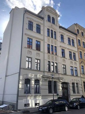Charmante 2-Zimmer-Altbauwohnung in denkmalgeschütztem Gebäude