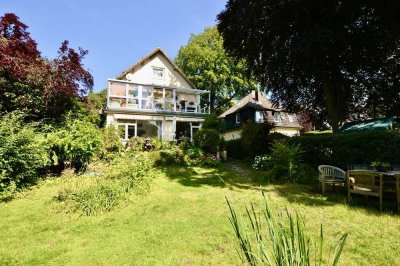 Elbdorf Rissen: Repräsentative Villa mit Veranda, Sonnenterrasse, Balkon und herrlichem Garten...