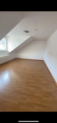 WG-Zimmer in großzügiger Dachgeschosswohnung in Heidelberg-Wieblingen
