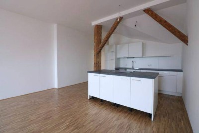 Helle 2 ZIMMER-Wohnung, neuwertige Einbauküche, neuwertiges Bad mit Wanne / WC, Lift, neben ÖGK!