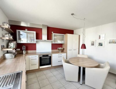 EINZIEHEN UND WOHLFÜHLEN AM GRÜNGÜRTEL VON FFM! 3-ZI.-MAISONETTEWOHNUNG MIT SÜDBALKON EBK TIEFGARAGE