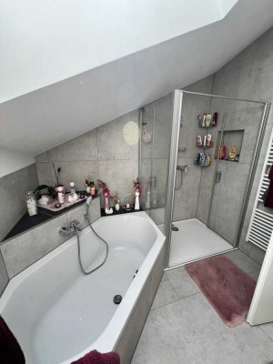 Attraktive 4-Zimmer-Dachgeschosswohnung mit Balkon in Bergtheim