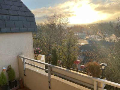 schöne 3 Zimmer DG-Wohnung mit Balkon in der Wohnanlage "Im Walpurgistal"
