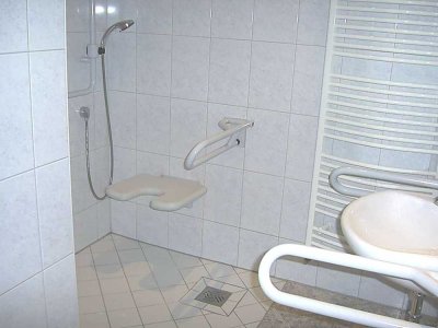 Freie 2 Zimmerwhg. im DG mit Loggia, Aufzug  in Connewitz, behindertengerecht..