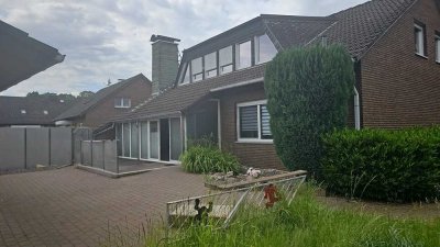 Erdgeschosswohnung mit großem sonnigen Garten im Dichterviertel !!!