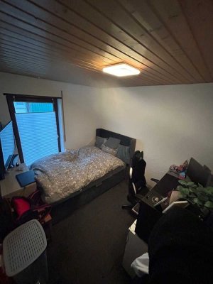 1-Zimmer in einer 4.-WG in Karlsruhe-Knielingen