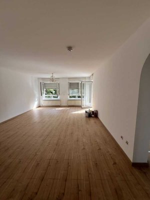 Stilvolle, sanierte 3-Zimmer-Hochparterre-Wohnung mit gehobener Innenausstattung in Hanau-Großauheim