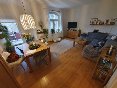 Gepflegte 2,5 Zimmer Wohnung mit EBK in verkehrsgünstiger Lage