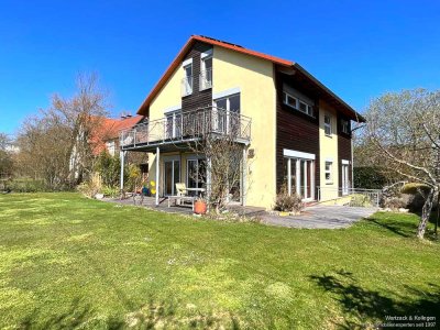 Hier wartet ein Traumhaus 
in schöner Lage von Rednitzhembach 
auf Sie und Ihre Familie!
