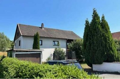 Mehrfamilienhaus mit Ausbaupotenzial in ruhiger Lage