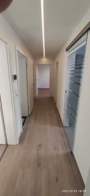Exklusive, vollst. renovierte 4-Raum-Wohnung mit geh. Innenausstattung mit EBK