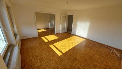 Attraktive 4-ZKB-Wohnung mit Balkon, optionaler Garage und Aufzug in zentraler Lage von Landau