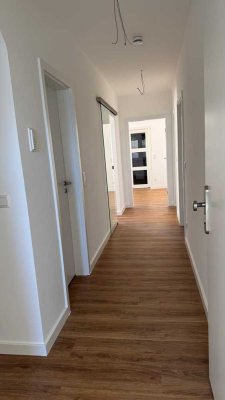 Vollständig modernisierte 4,5-Zimmer-Wohnung mit gehobener Innenausstattung und neuer EBK