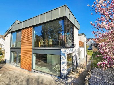 Exklusives Doppeleinfamilienhaus mit Wellnessbereich und zusätzlichem Gebäude
