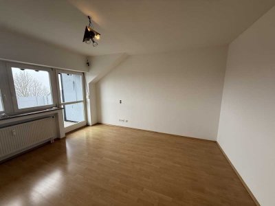 TOP Helle 3-Zimmer Dachgeschosswohnung mit Süd-Balkon in Top Lage
