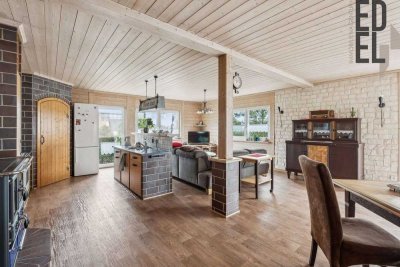 Großzügiges Einfamilienhaus mit Ausbaumöglichkeit, Nutzungsreserven, Nebengebäude & Weitblick