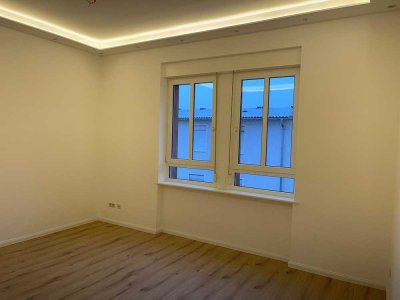 Freundliche, modernisierte 2-Zimmer-Wohnung mit gehobener Innenausstattung zur Miete in Weinheim