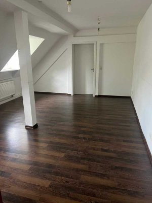 Gemütliche DG-Wohnung sucht netten Mieter