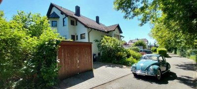 Über Privatstraße: Große Doppelhaushälfte, Einliegerwohnung mit sep. Zugang, Garage, Stellplatz