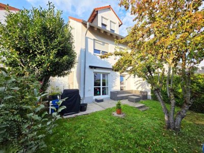 REIHENHAUS IN FAMILIENFREUNDLICHER ORTSRANDLAGE VON NIEDER-ESCHBACH