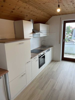Schöne ruhige und gepflegte 3,5-Zimmer-Dachgeschosswohnung mit Einbauküche in Bingen