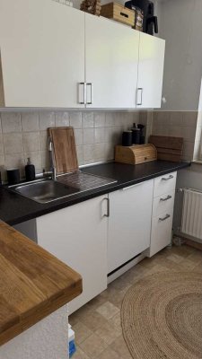 Modernisierte Wohnung mit zwei Zimmern und EBK in Siegburg