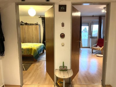 Hereinspaziert in die gemütliche Wohnung mit Balkon und Garage!