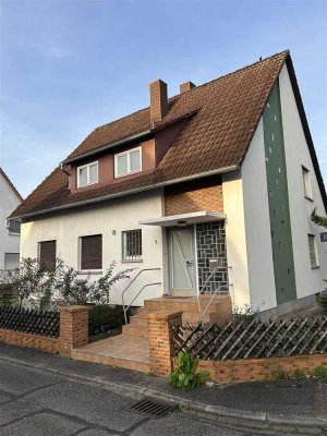Wohnen mit Freiraum: Einfamilienhaus in Elchesheim-Illingen mit weitläufigem Garten