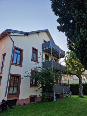 Helle 4-Zimmer-Wohnung mit Balkon in Annweiler am Trifels mit Trifelsblick