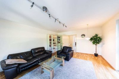 Stilvolle Maisonette im Erdgeschoss: Zwei Ebenen, sonnige Terrasse, Souterrain & Gartenidylle