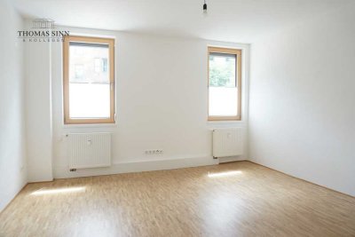 2,5-ZIMMER-HOCHPATERRE-WOHNUNG IM SANIERTEN ALTBAU - CHARMANT - NEUWERTIG - ZENTRAL