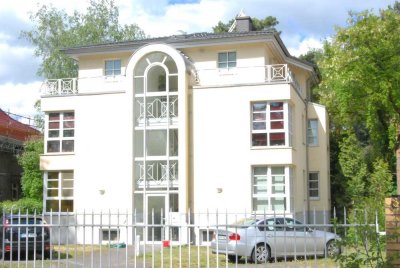 Schöne helle 4-Zimmerfamilien-Wohnung mit Garten