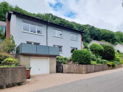 Einfamilienhaus in sonniger Lage am Waldrand, Garage und herrlichem Garten für Naturliebhaber