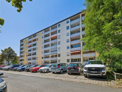 Freie und renovierte 3-Zimmer-Wohnung mit Balkon und tollem Blick in Schoppershof - Erbbaurecht