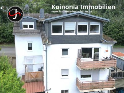 Saniertes Zweifamilienhaus mit großem Garten in Eiserfeld