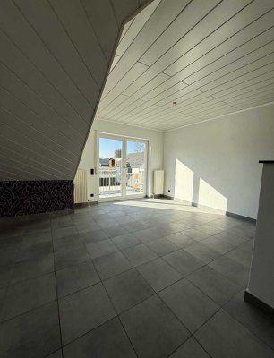 3-ZKB-Wohnung im Dachgeschoss eines gut gelegenen Mehrfamilienhauses