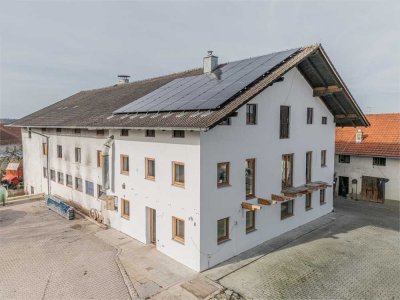 Saniertes Bauernhaus mit großem Nebengebäude – Wohnen und Arbeiten unter einem Dach