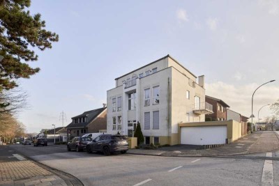 Lichtdurchflutete Eigentumswohnung im Penthouse-Stil mit Dachterrasse und Balkon in Frechen
